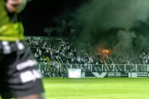 Figueirense tem maior público do ano em empate com o Náutico