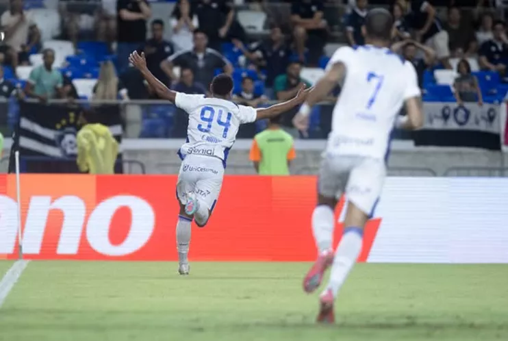 Série B: Avaí acerta a contratação de zagueiro do CRB 2 Foto: Guilherme Griebeler/@avaifc