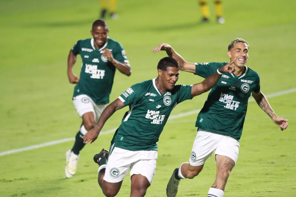 Volante ex-Guarani é novidade no banco do Goiás