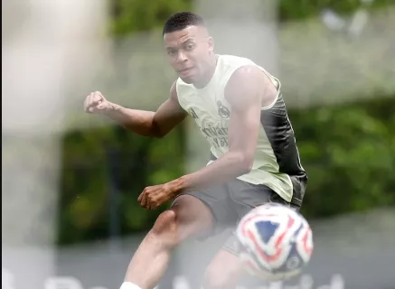 Real Madrid tem Mbappé como trunfo por vaga na semifinal do Mundial