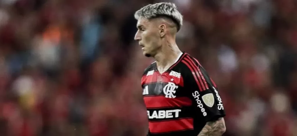 Flamengo deve enfrentar Santos com Varela na esquerda 