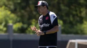 Vitória age rápido e fecha com técnico ex-Corinthians e Santos