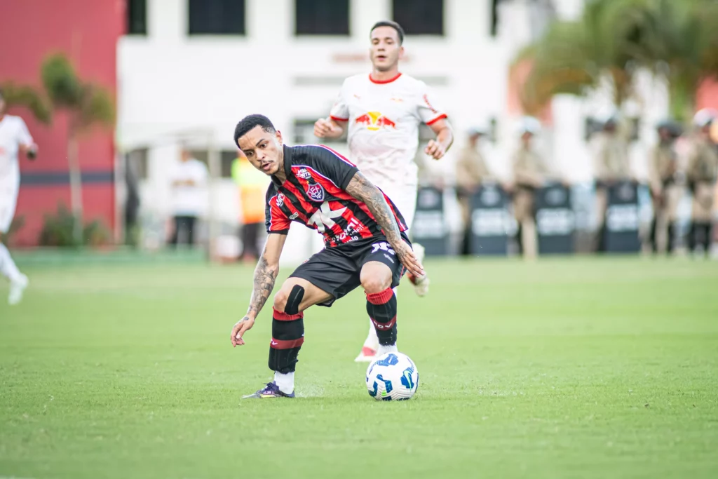 Vitória 1 x 0 Red Bull Bragantino - Rubro-Negro vence 1ª com Carille 3 Vitória 1 x 0 Red Bull Bragantino - Rubro-Negro vence a 1ª com Carille (Foto: Victor Ferreira/ECV)