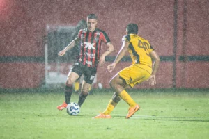 Vitória 2 x 2 Sport - Jogo de roteiro maluco termina sem vencedor