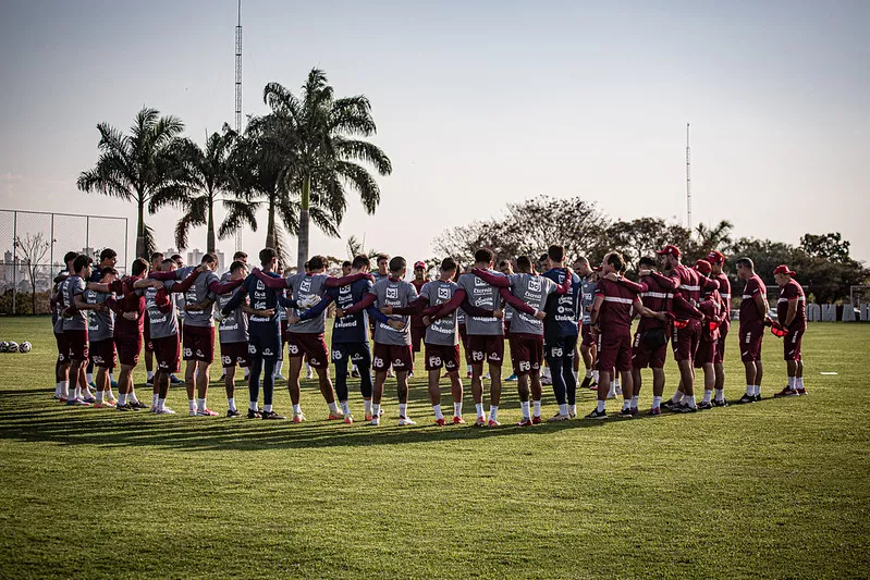 Vila Nova e Coritiba se enfrentam na Serie B