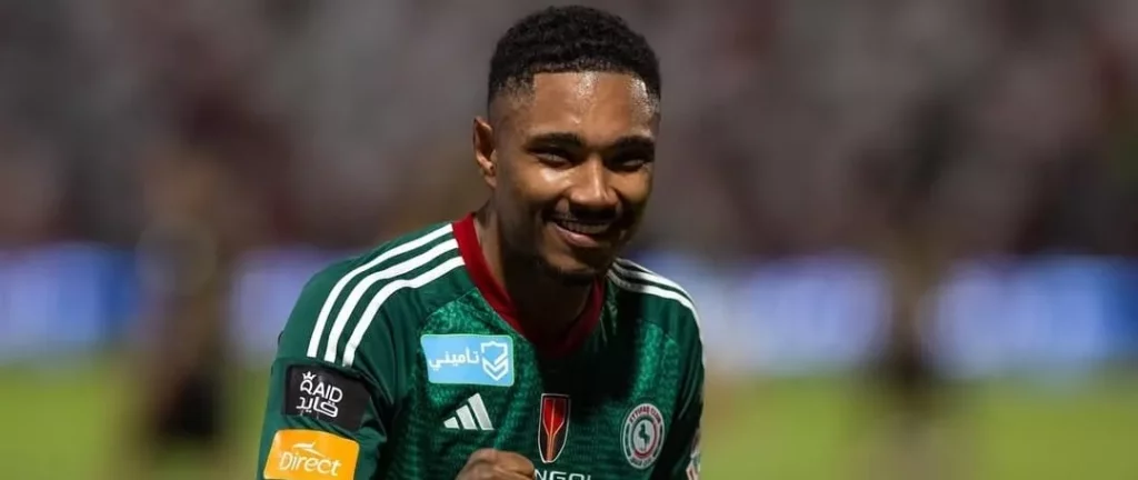 Fluminense faz proposta pelo atacante Vitinho, livre no mercado