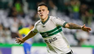 Paysandu encaminha a contratação de volante do Coritiba