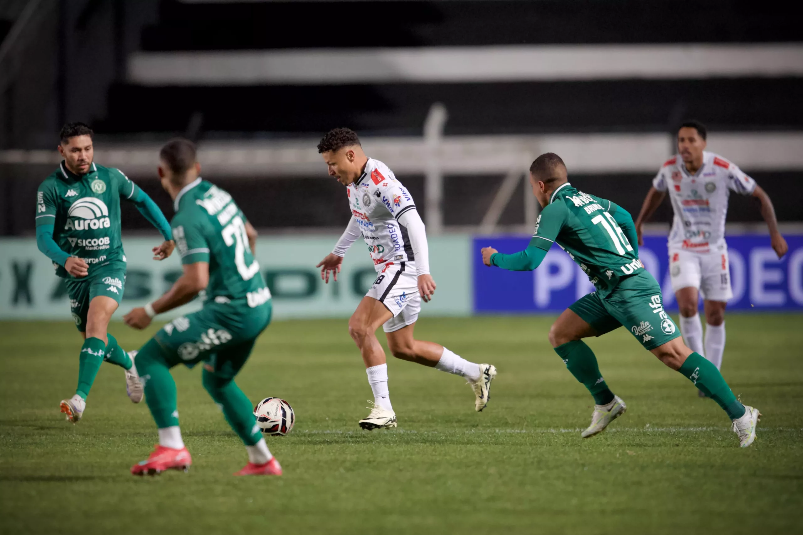 SÉRIE B: Chapecoense bate Operário-PR e se aproxima do G-4 (Foto: André Jonsson / OFEC)