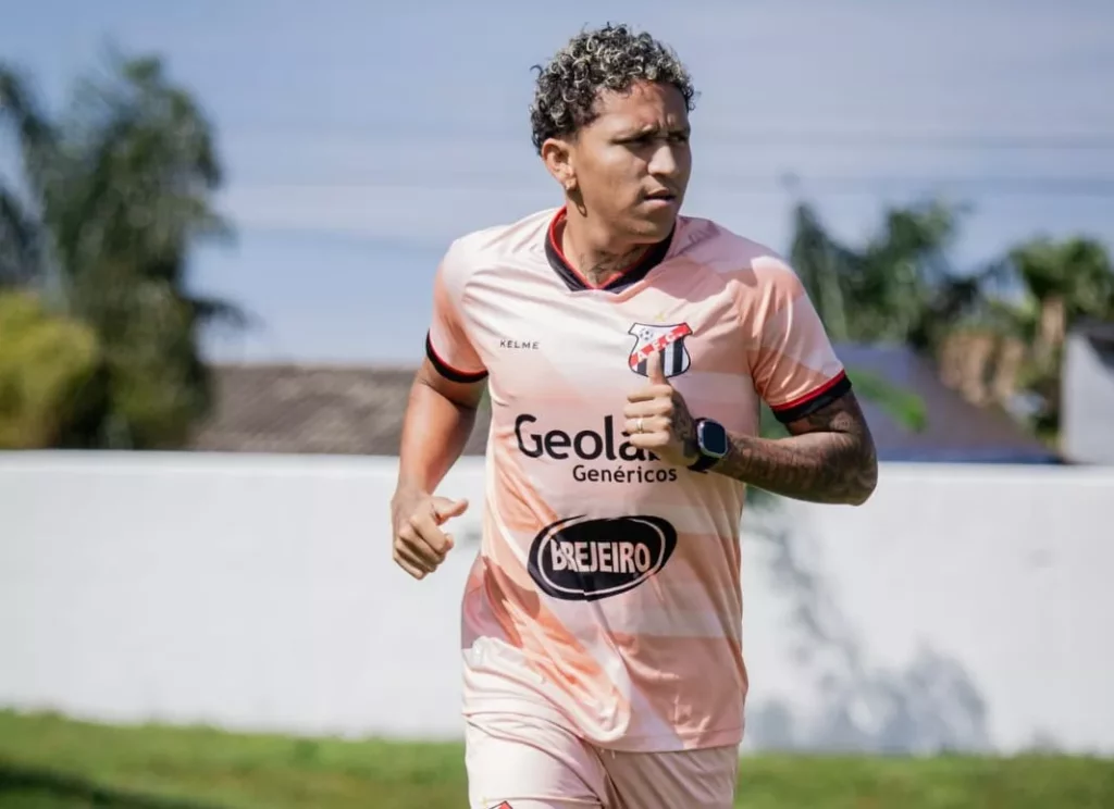Anápolis rescinde com atacante que foi destaque na Bolívia em 2024