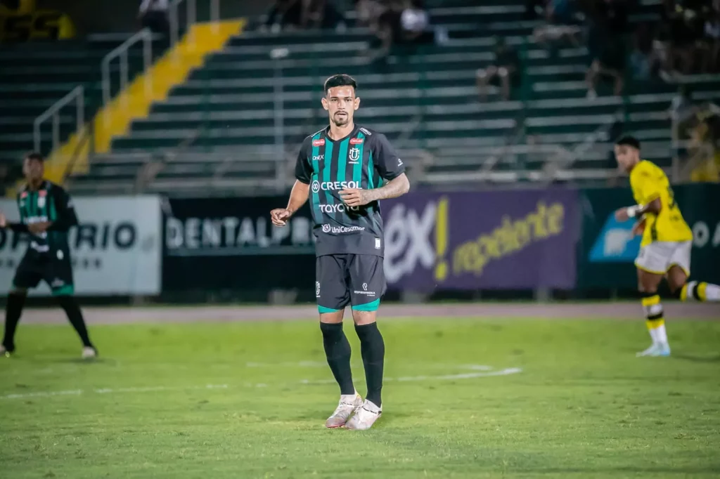 Maringá libera dois meio campistas que retornam ao Monte Azul