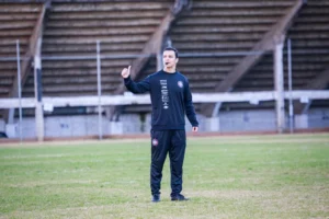 Caxias tem desfalque de Tomas Bastos e trio corre por vaga