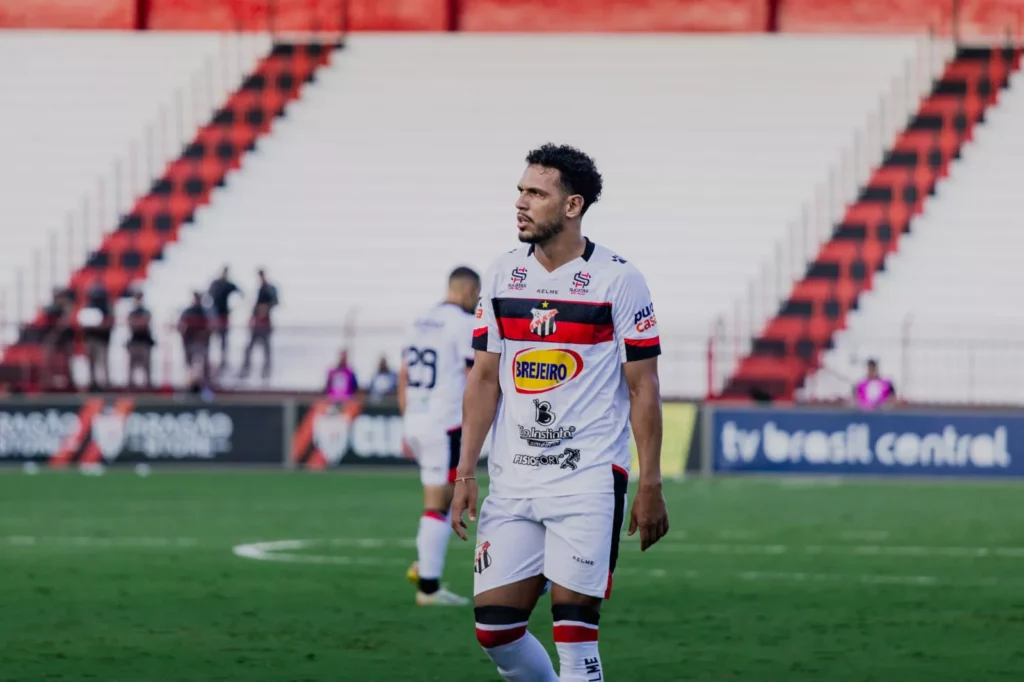 Anápolis renova com zagueiro até final de 2026