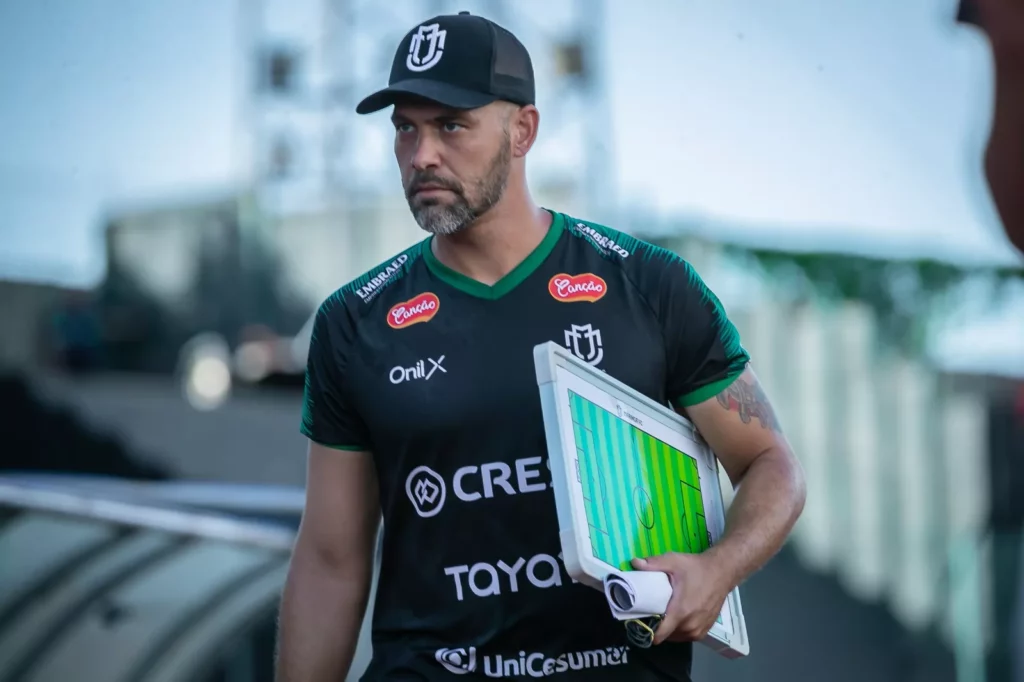 Maringá tem alteração na comissão técnica em meio à fase ruim 2 Maringá tem alteração na comissão técnica em meio à fase ruim (Foto: Divulgação/Dogão)