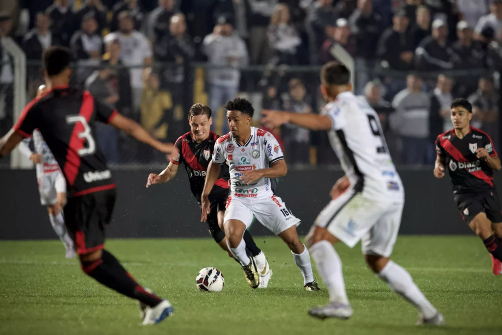 SÉRIE B: Operário-PR vence bem e Coritiba perde a chance de colar no Goiás