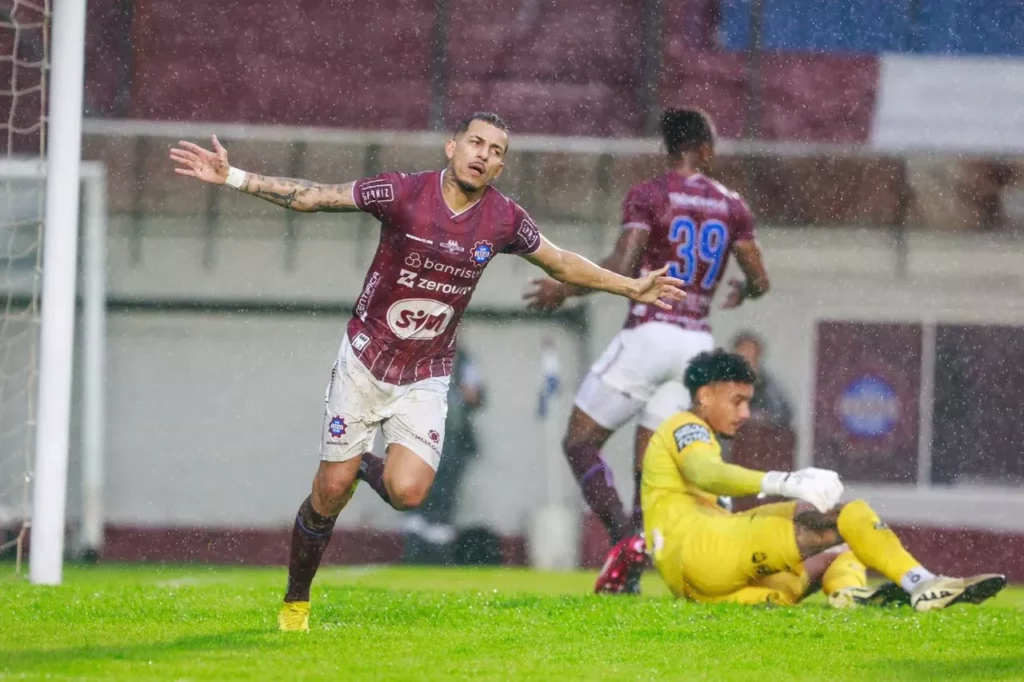 Caxias 2 x 1 Ponte Preta - Lorran marca no último lance e classifica Grená! 2 Caxias Ponte Preta