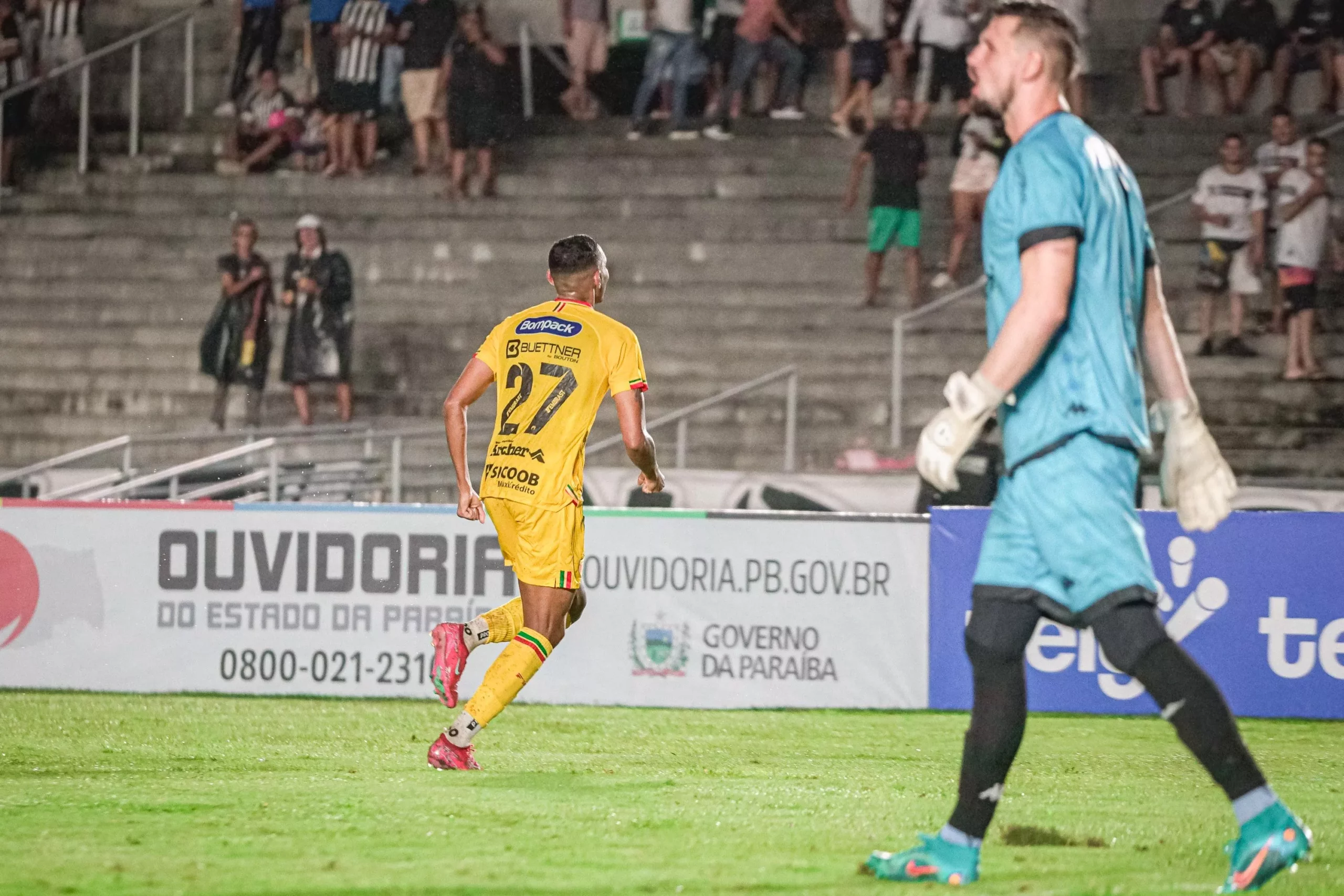 Botafogo-PB 1 x 3 Brusque - DG faz dois e Quadricolor segue no G-8 4 Brusque DG Diego Mathias
