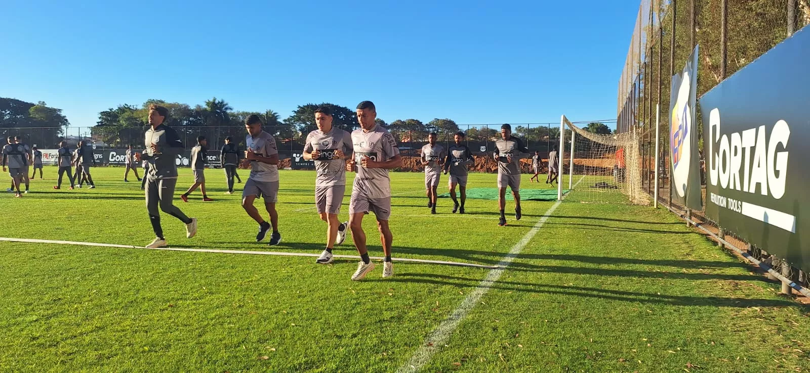 Após atrasos, Ponte Preta treina no CT de olho no Dérbi 210