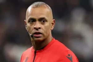 Abel Ferreira se chateia com arbitragem: 'Estou desiludido'