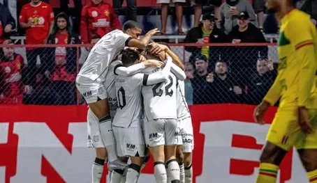 Figueirense fez a festa na casa do rival