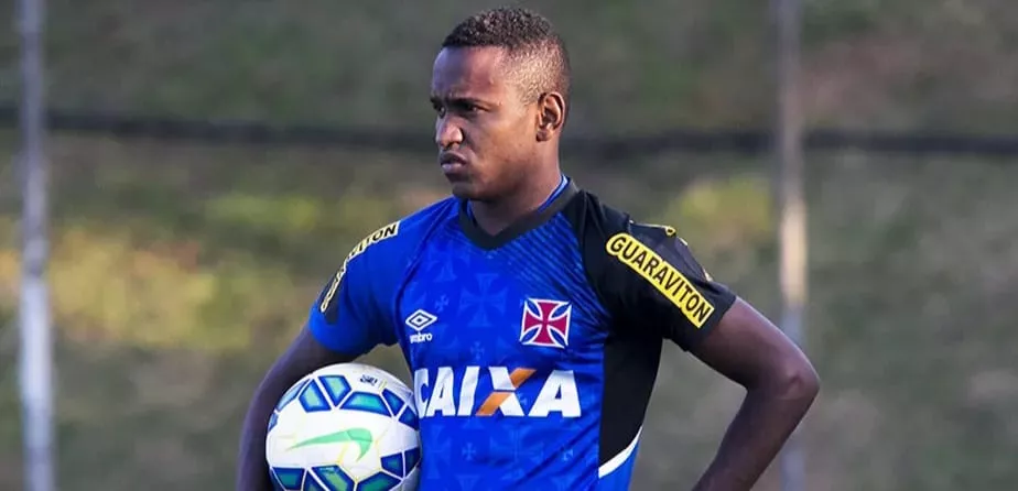 Ex-jogador do Vasco deixa a prisão após seis meses
