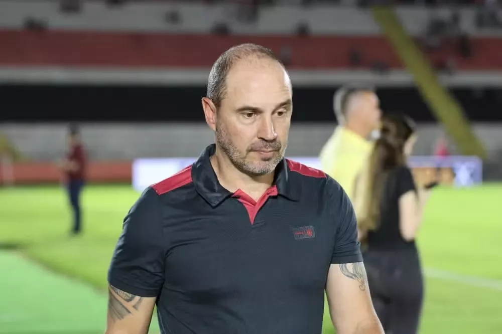 Técnico do Botafogo-SP analisa goleada sofrida na Série B. Veja!