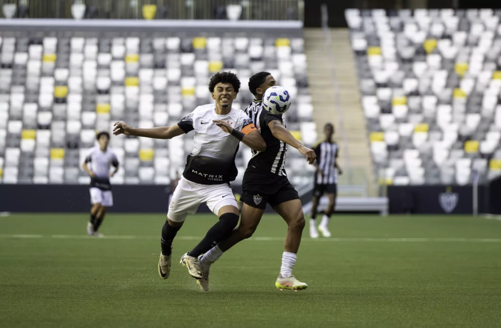 BRASILEIRO SUB-17: Paulistas somam resultados distintos na 8ª rodada 2 Atlético-MG vence Corinthians Brasileiro Sub-17
