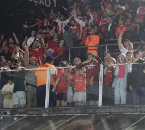 Internacional faz promoção para sócios e acompanhante pagar apenas R$10