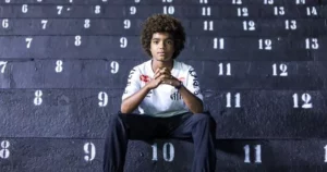 Santos anuncia plano de carreira com jovem talento de 13 anos semelhante ao feito para Neymar