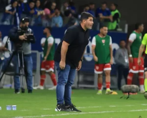 Técnico do CRB celebra empate contra Cruzeiro: 