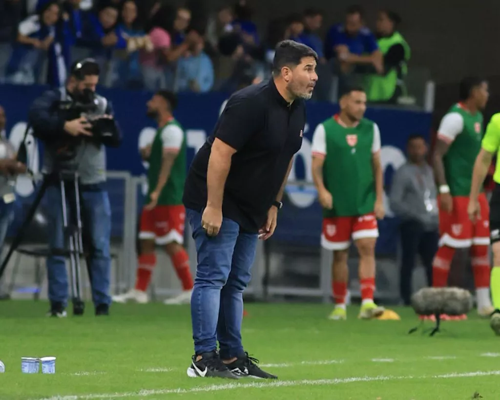 Técnico do CRB celebra empate contra Cruzeiro: “Comportamento bom”