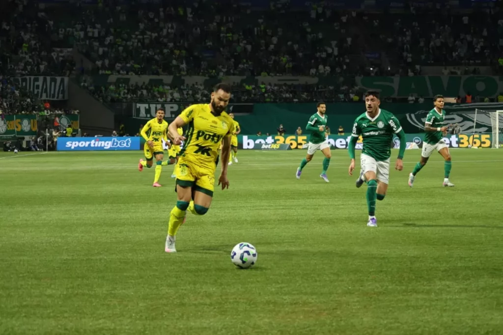 Estreante do Mirassol valoriza empate com Palmeiras no Brasileirão: “Ponto importante”