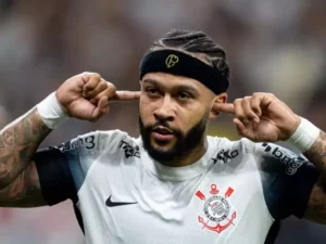 Corinthians deve R$ 4,7 milhões a Depay e teme novos pagamentos