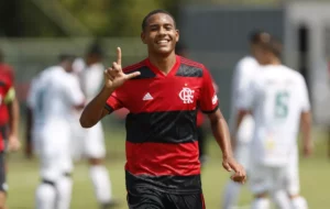 Botafogo-SP acerta a contratação de zagueiro do Flamengo