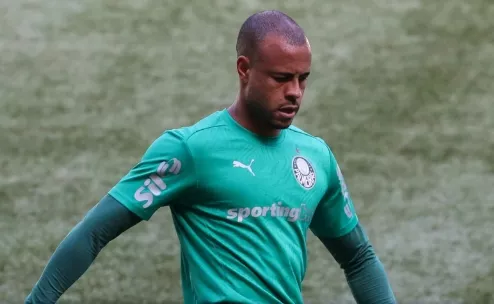 Palmeiras quer renovar com Mayke e Santos monitora lateral para 2025