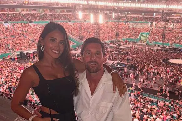 Messi surge em Kiss Cam e é ovacionado em show do Coldplay