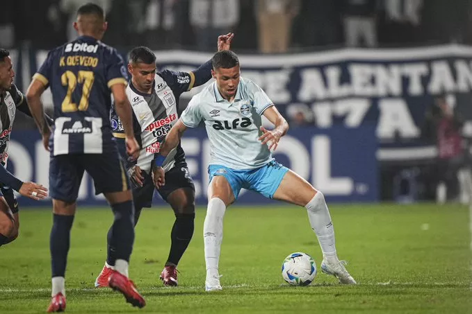 COPA SUL-AMERICANA: Grêmio larga atrás em noite movimentada