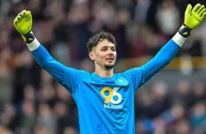 Manchester City anuncia goleiro Trafford por R$ 200 milhões