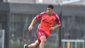 Athletico-PR tem interesse em meia do River Plate