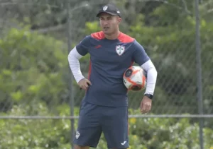 Apesar da liderança, treinador da Portuguesa destaca dificuldades na Série D