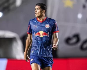 Lucas Barbosa reforça Red Bull Bragantino no duelo contra o Corinthians pelo Brasileirão