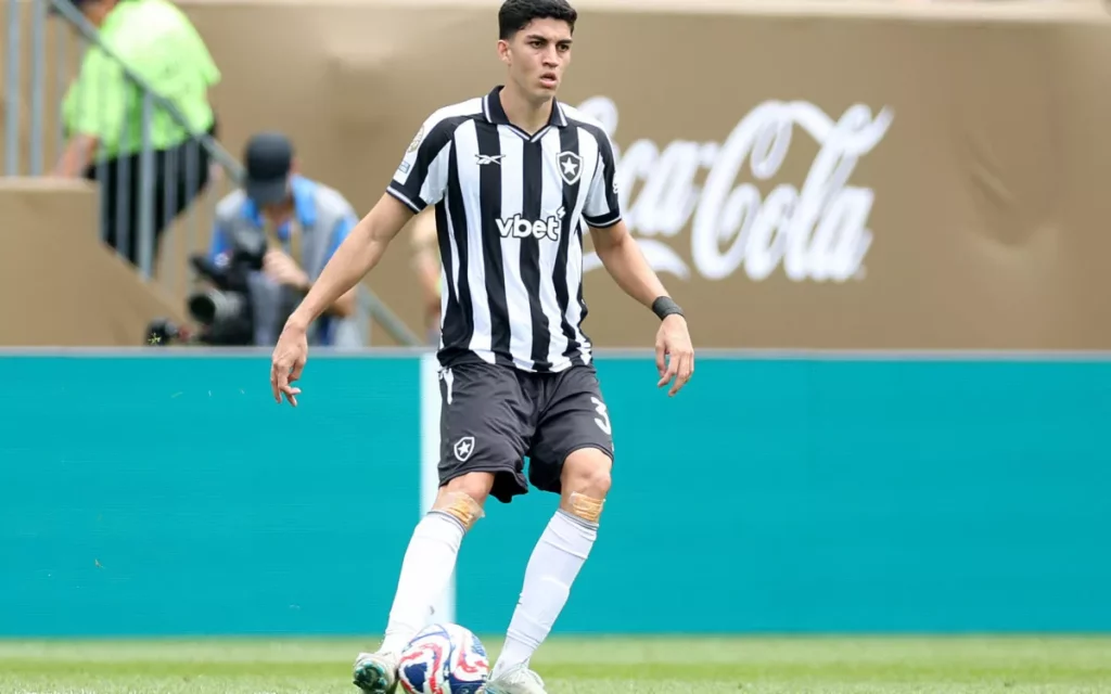 Zagueiro Jair deixa o Botafogo e assina com o Nottingham Forest