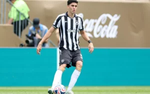 Zagueiro Jair deixa o Botafogo e assina com o Nottingham Forest