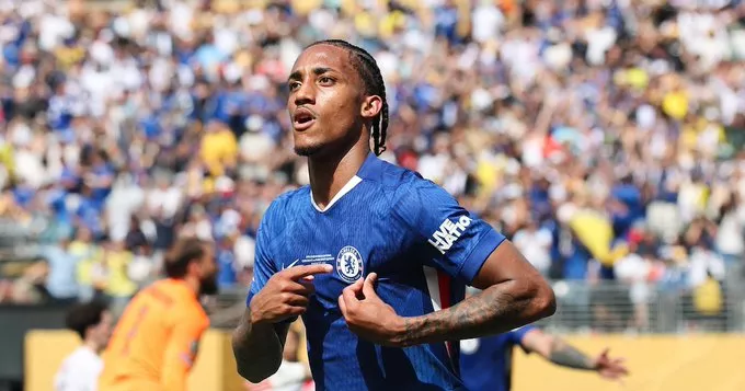 Reforço de última hora, João Pedro se emociona com título pelo Chelsea: 'É inexplicável'