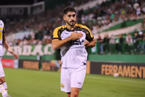 João Carlos passará por cirurgia – Foto: Celso da Luz / Criciúma E.C.