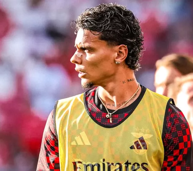 Richard Ríos estreia bem em vitória do Benfica e encanta imprensa: ‘Ele e mais 10’