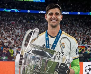 Courtois renova contrato com o Real Madrid por mais uma temporada