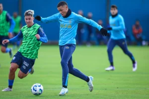 Grêmio goleia Aimoré em jogo-treino com show de Arezo