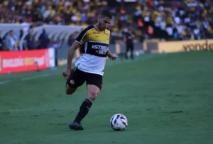 Lateral do Criciúma tem fratura na vértebra e vira desfalque
