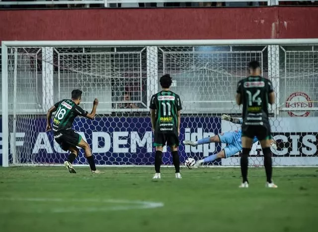 Tombense 1 x 1 Maringá - Gols de pênalti em empate ruim na Série C 2 Maringá vantagem Tombense Série C pênalti