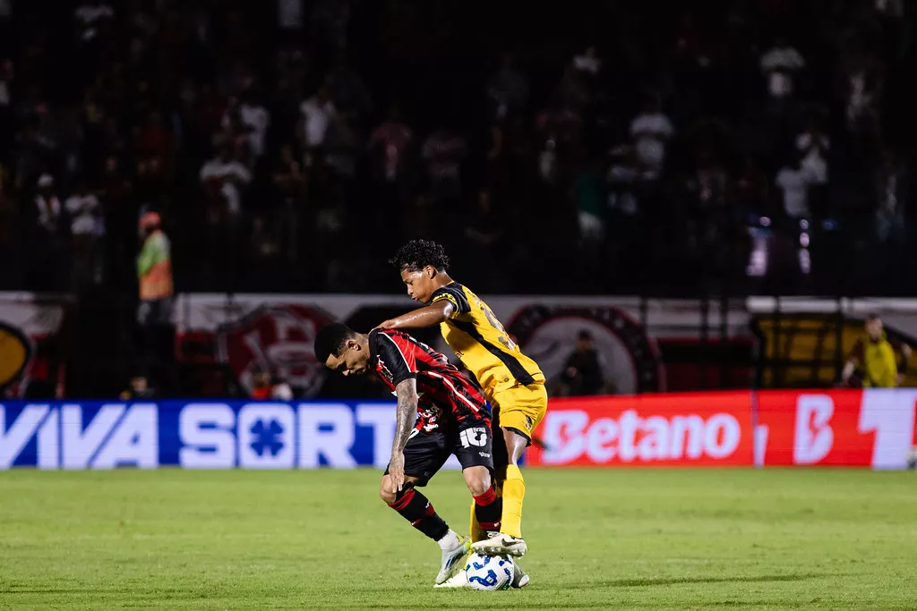 Vitória tem duas dúvidas para jogo contra Mirassol 2 Matheuzinho vira dúvida Vitória